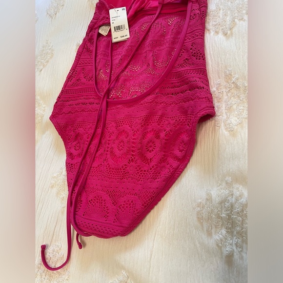 NWT Kenneth Cole Reaction Suns Out Crochet Buns Out Swimsuit in Pink swim - Picture 8 of 8
